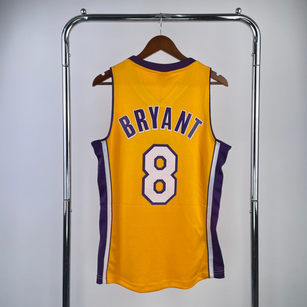 Los Angeles Lakers Retro (1999) – Kobe Bryant #8