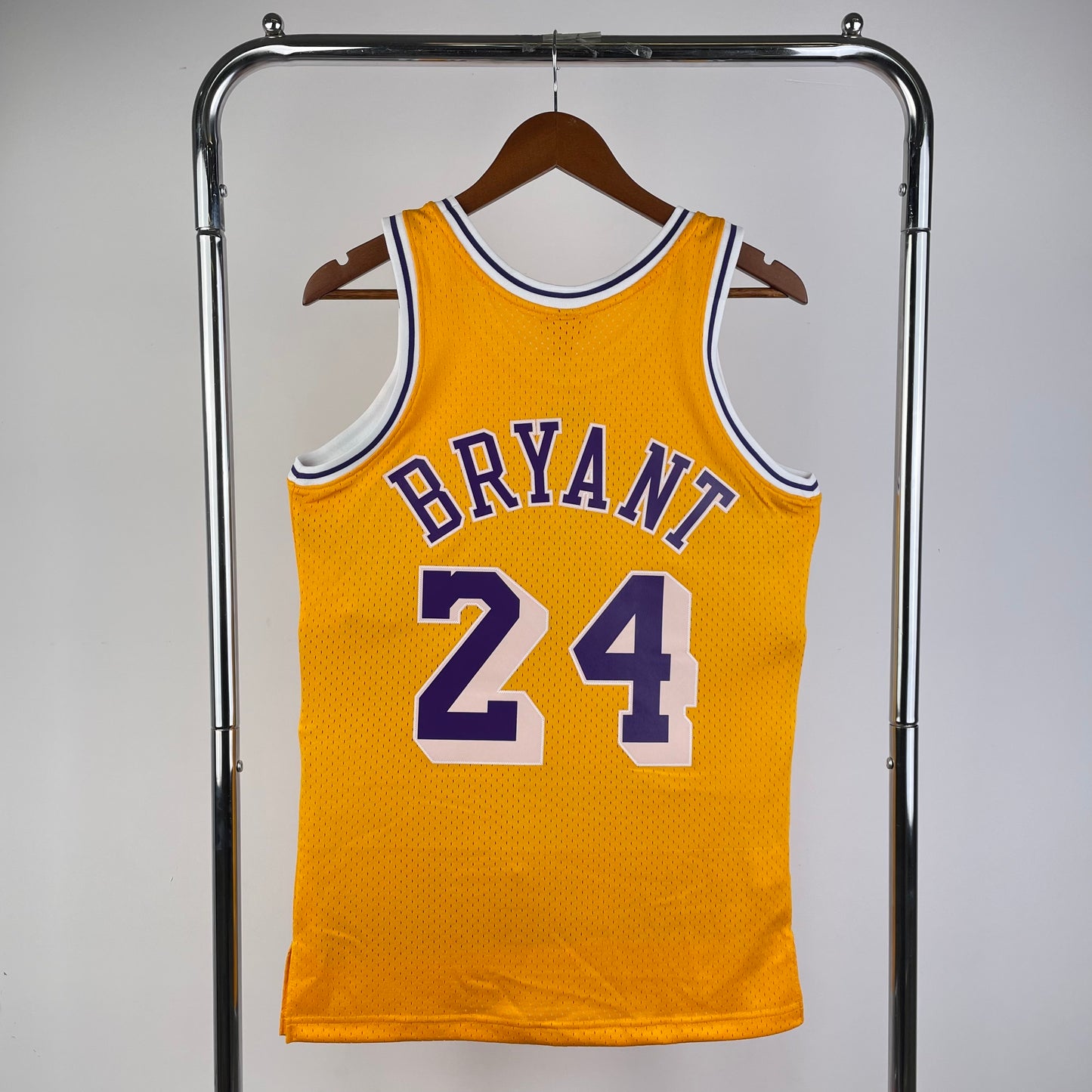 Los Angeles Lakers Retro (2007) – Kobe Bryant #24
