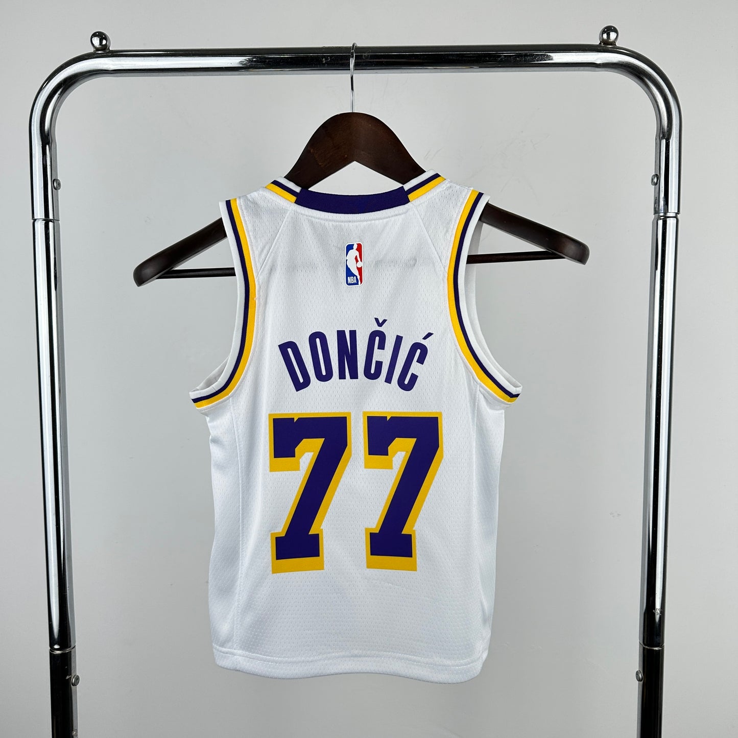 Los Angeles Lakers Association (Kinder) – Luka Dončić #77