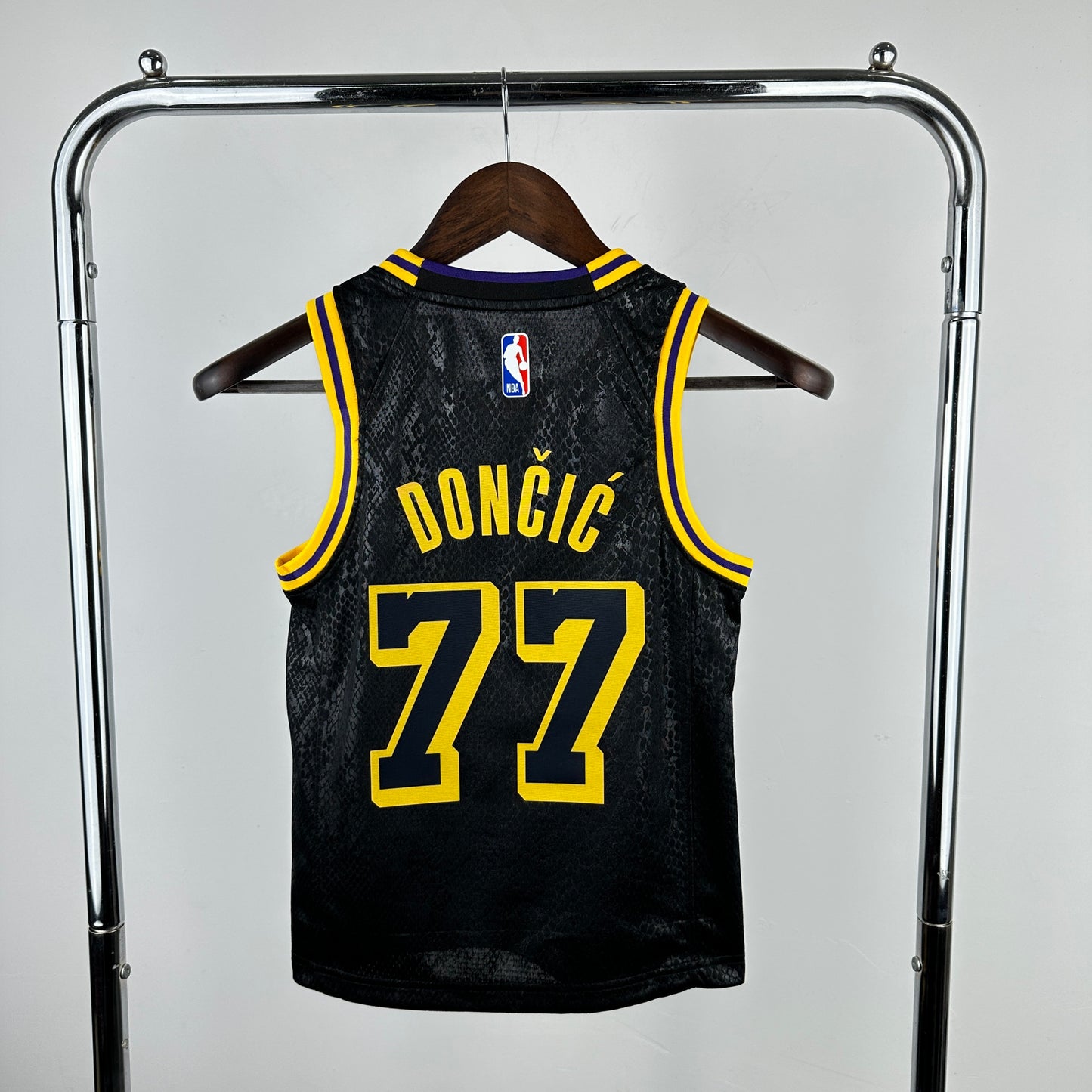 Los Angeles Lakers Black Mamba (Kids) - Luka Doncic #77